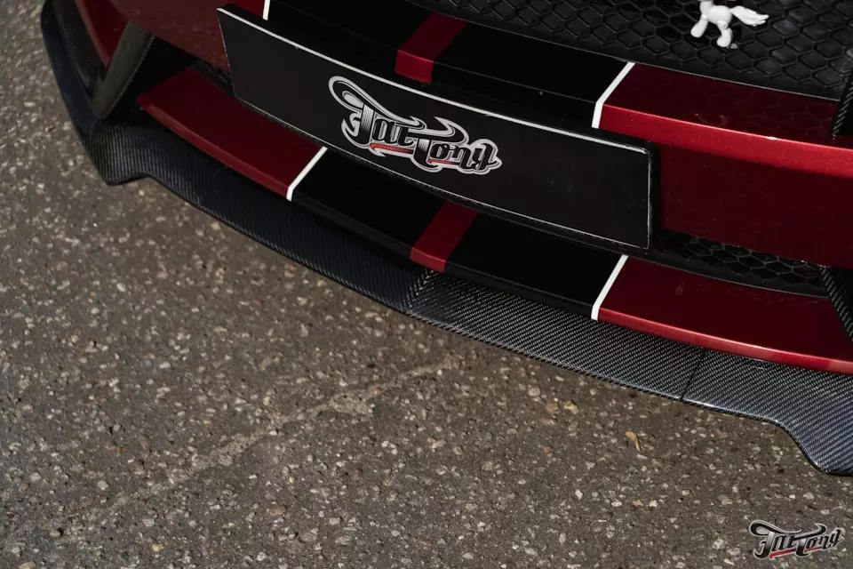 Ford Mustang Wylsacom. Ламинация деталей экстерьера карбоном.